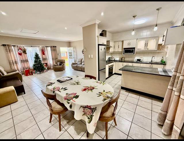 3 BEDROOM TOWNHOUSE FOR SALE IN HAYFIELDS